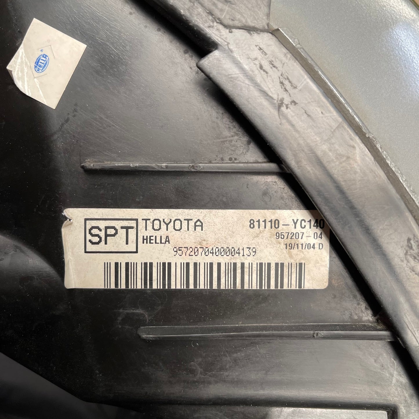 Toyota Camry 2004 RH headlight Aftermarket (USED)