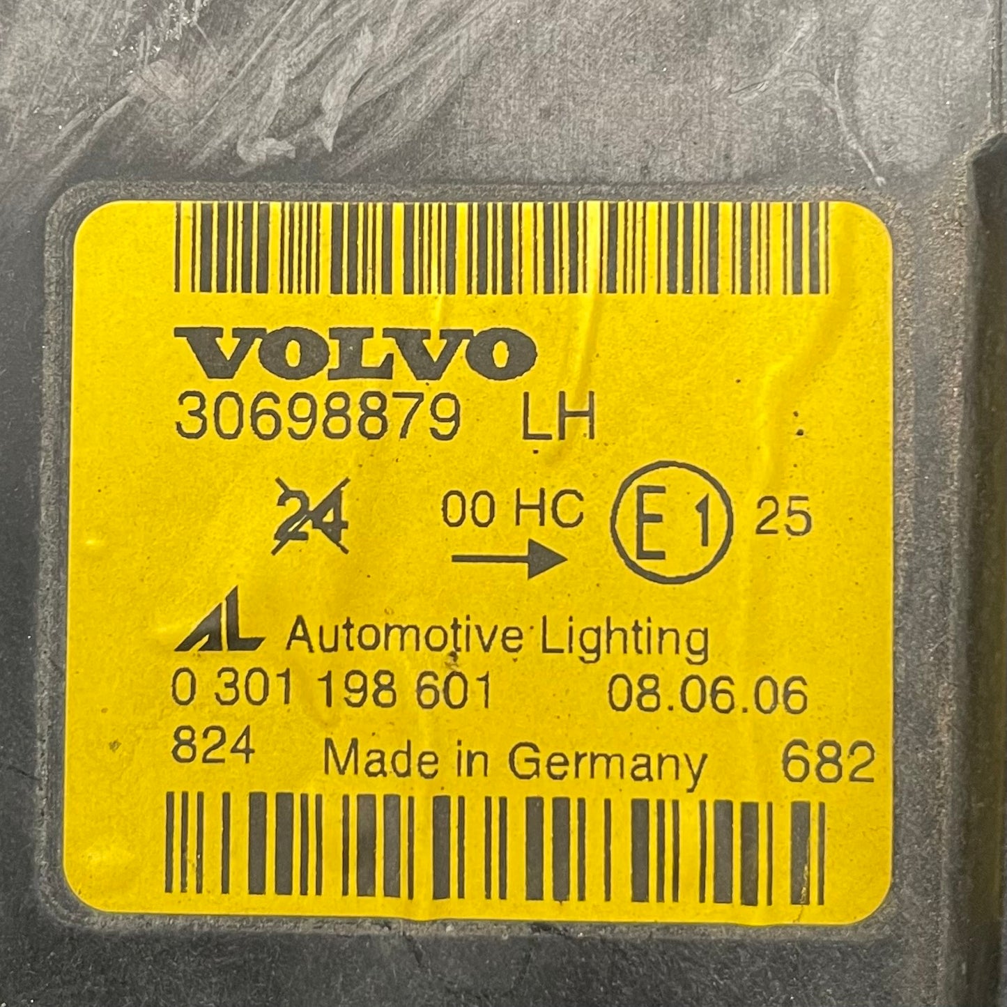 Volvo s40 2005-2006 LH Head light Assembly USED