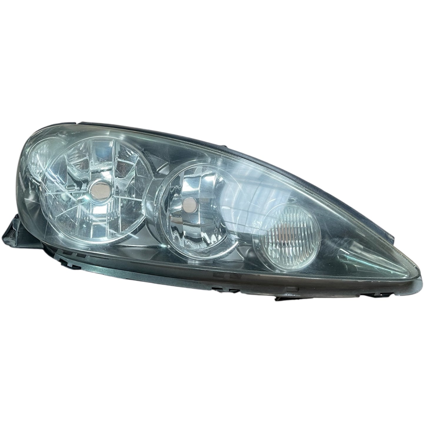 Toyota Camry 2004 RH headlight Aftermarket (USED)